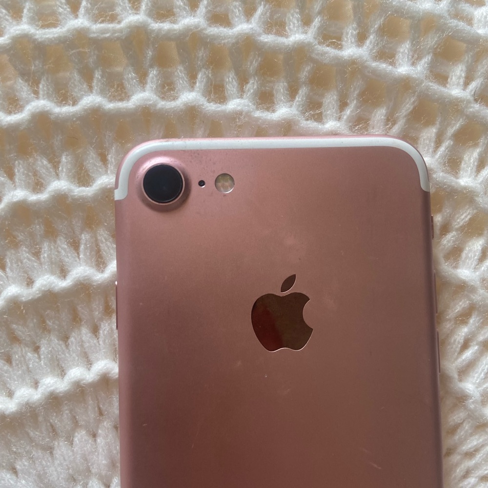 iPhone 7 - Picture 3 of 4